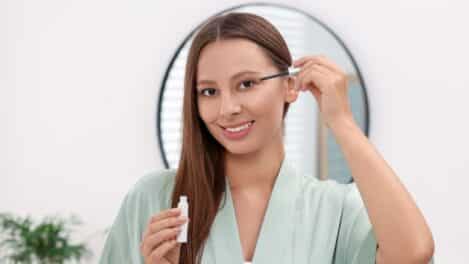 Wimpern Serum anwenden, aber richtig! Die häufigsten Fehler bei der Wimpernserum Anwendung und wie Du sie vermeidest